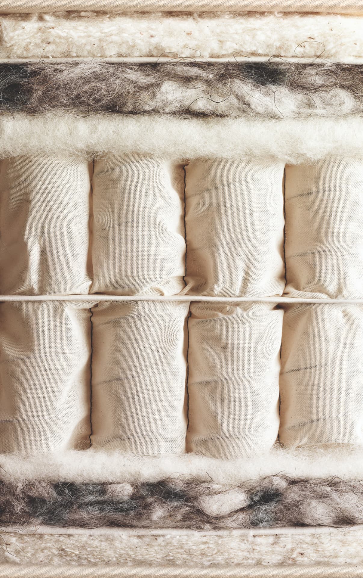 Cut-through of the Sublime Superb mattress, with two tiers of pocket springs between silk, wool and horsetail fillings